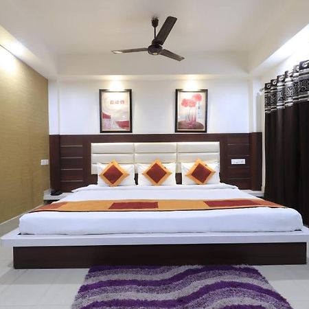 Hotel Rashmi غاواهاتي المظهر الخارجي الصورة