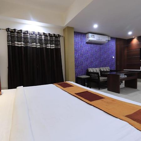Hotel Rashmi غاواهاتي المظهر الخارجي الصورة