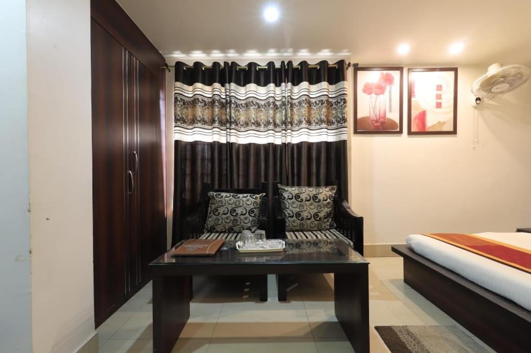 Hotel Rashmi غاواهاتي المظهر الخارجي الصورة
