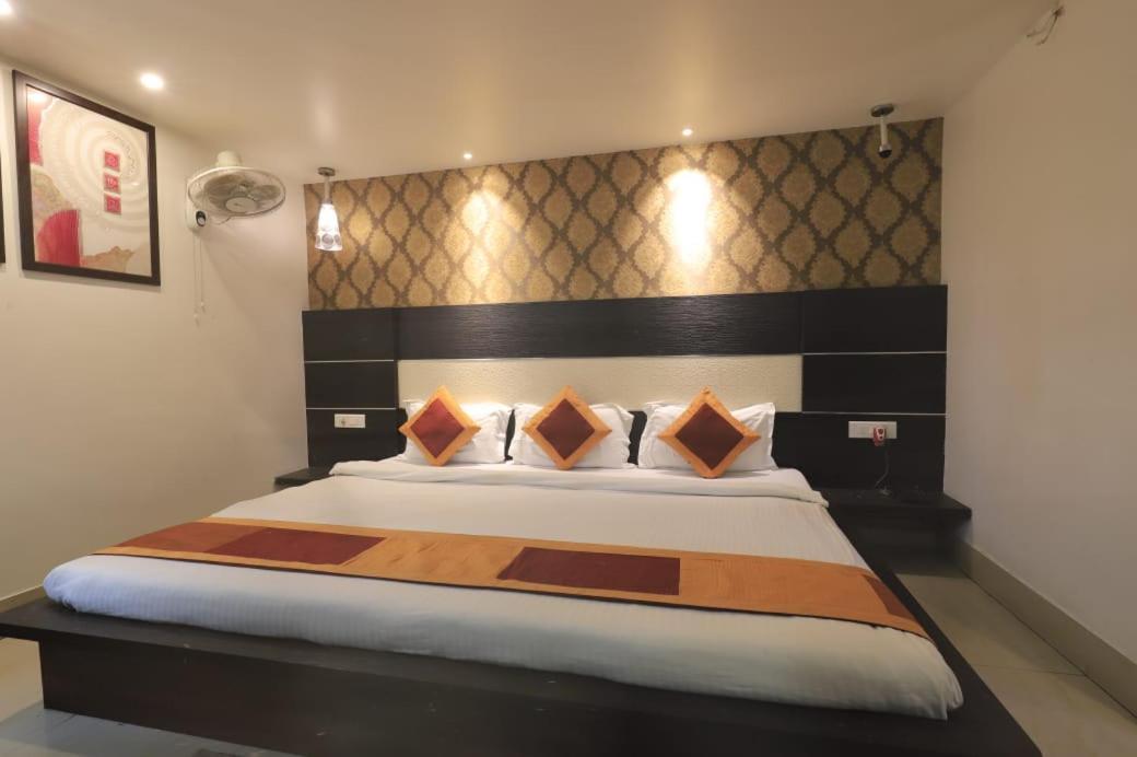 Hotel Rashmi غاواهاتي المظهر الخارجي الصورة