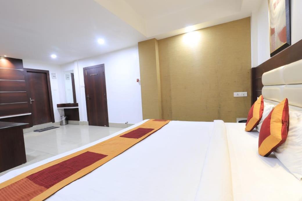 Hotel Rashmi غاواهاتي المظهر الخارجي الصورة