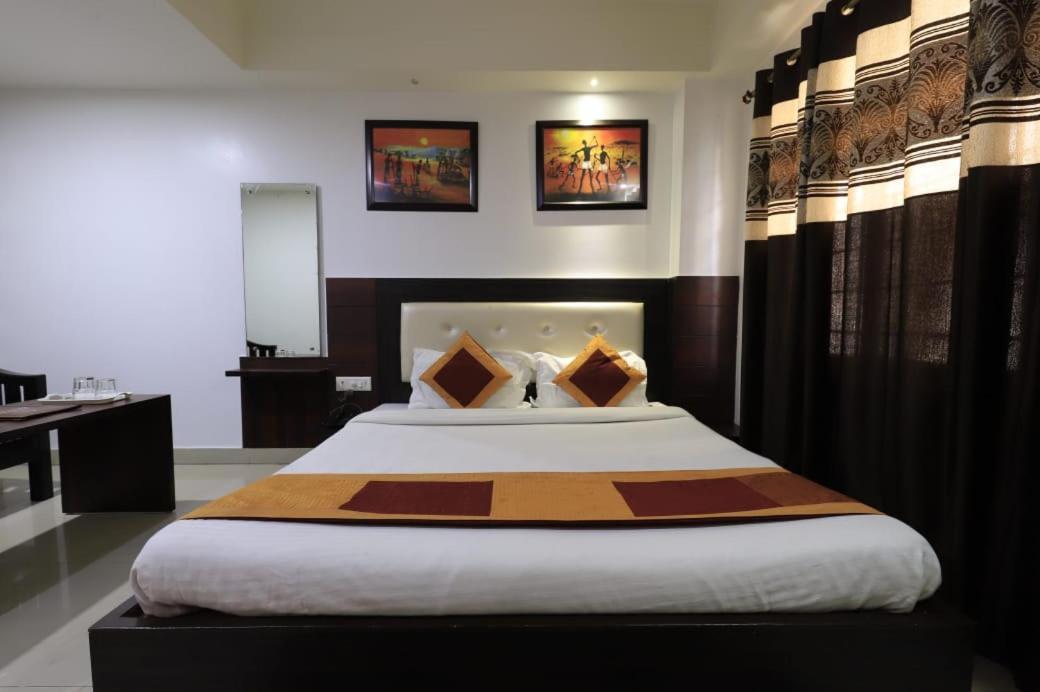 Hotel Rashmi غاواهاتي المظهر الخارجي الصورة