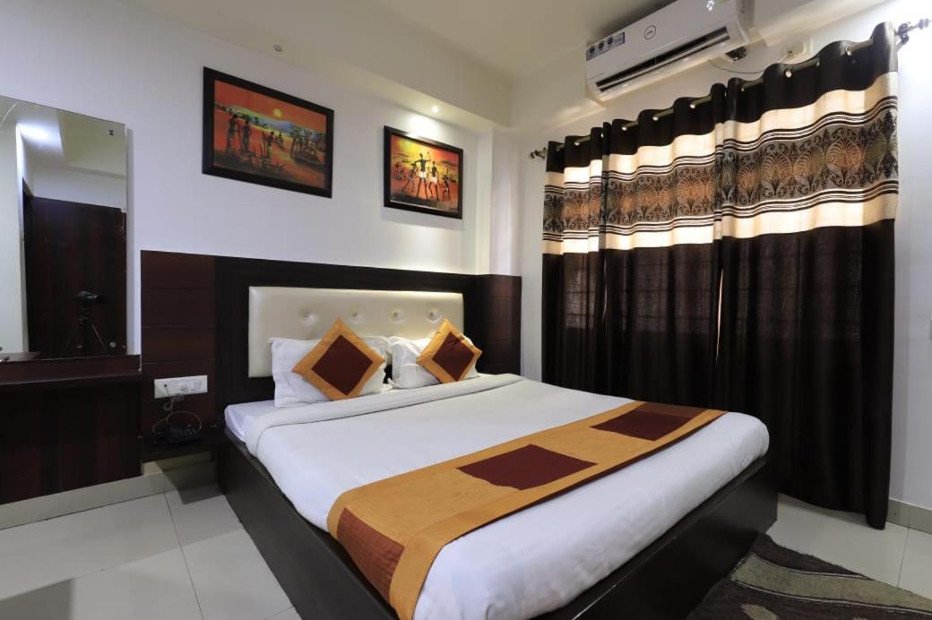 Hotel Rashmi غاواهاتي المظهر الخارجي الصورة