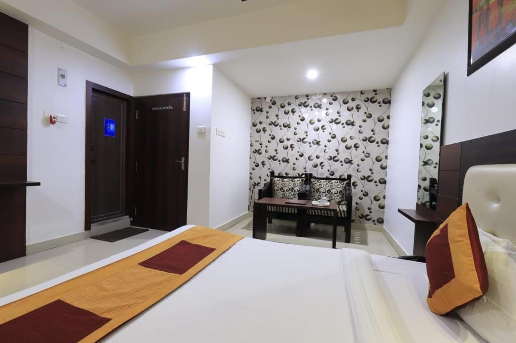 Hotel Rashmi غاواهاتي المظهر الخارجي الصورة