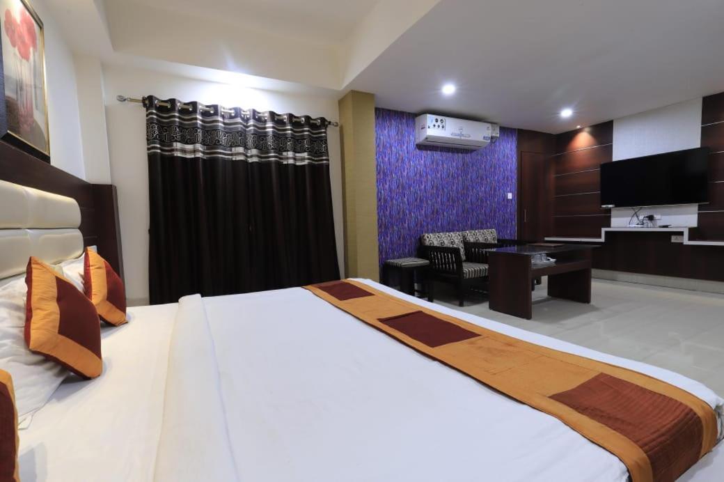 Hotel Rashmi غاواهاتي المظهر الخارجي الصورة