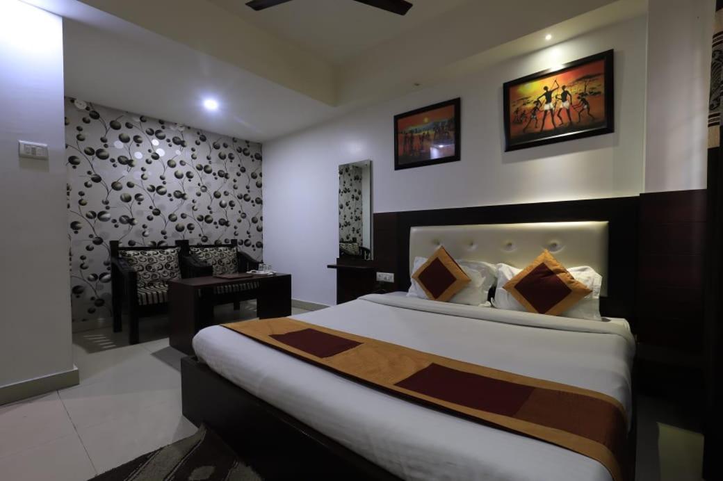 Hotel Rashmi غاواهاتي المظهر الخارجي الصورة